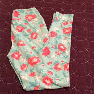 One size LuLaRoe leggings- find your unicorn!
